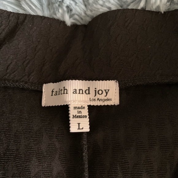 2/45$ 🎉 NWOT black flowy skirt with lace detail - Picture 4 of 4